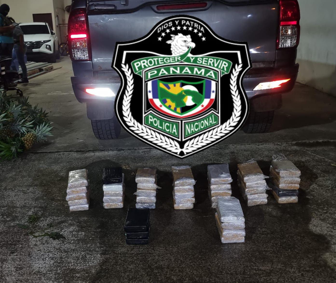 EN GUABALÁ LA POLICÍA DECOMISA 42 PAQUETES DE PRESUNTA DROGA EN UN